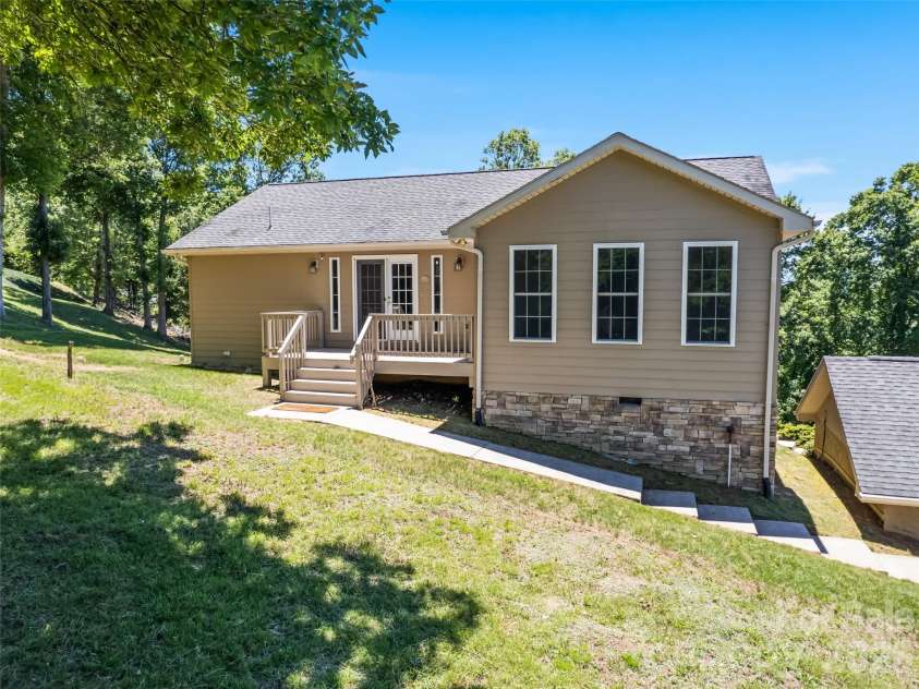 283 Blake Drive, Canton, NC 28716.  MLS# CAR4390293, YatesRealty ID 29306. 