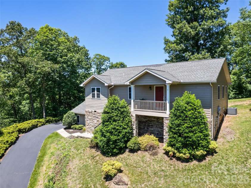 283 Blake Drive, Canton, NC 28716.  MLS# CAR4390293, YatesRealty ID 29306. 