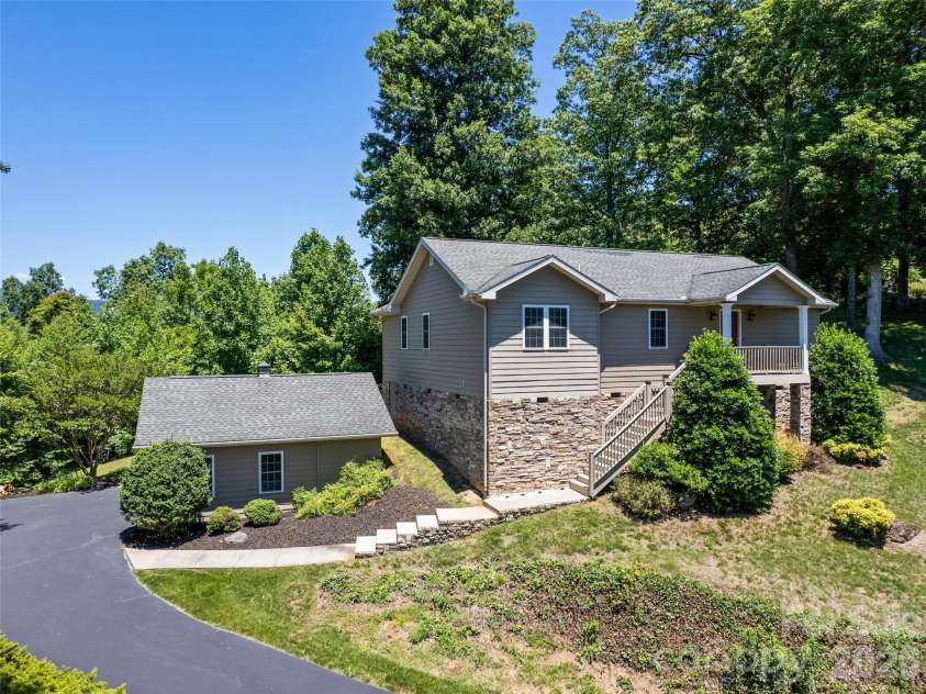 283 Blake Drive, Canton, NC 28716.  MLS# CAR4390293, YatesRealty ID 29306. 
