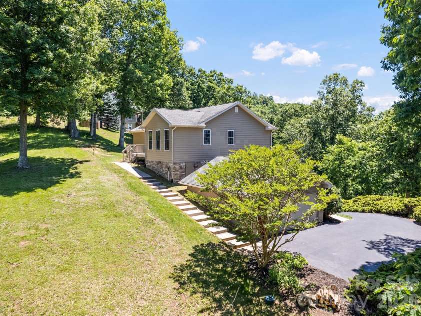 283 Blake Drive, Canton, NC 28716.  MLS# CAR4390293, YatesRealty ID 29306. 