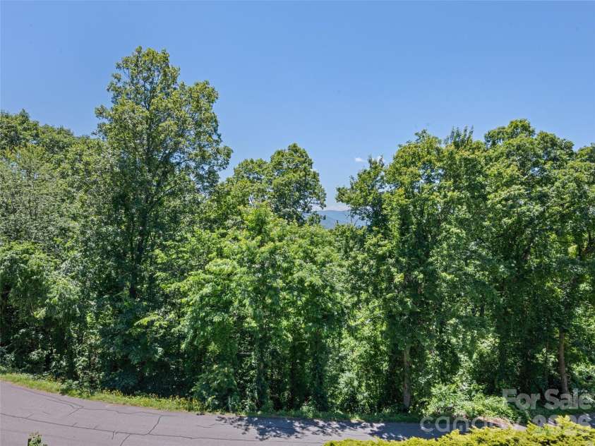 283 Blake Drive, Canton, NC 28716.  MLS# CAR4390293, YatesRealty ID 29306. 