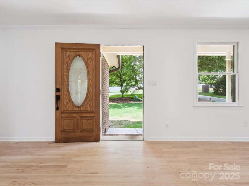 10728 Forest Drive, Matthews, NC 28105.  MLS# CAR4271015, YatesRealty ID 29307. 