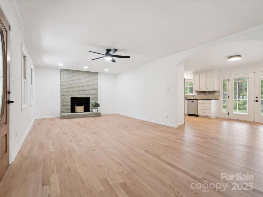 10728 Forest Drive, Matthews, NC 28105.  MLS# CAR4271015, YatesRealty ID 29307. 