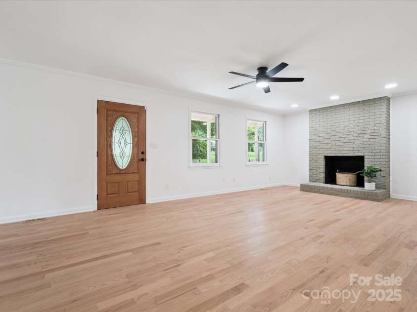 10728 Forest Drive, Matthews, NC 28105.  MLS# CAR4271015, YatesRealty ID 29307. 