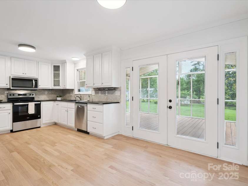 10728 Forest Drive, Matthews, NC 28105.  MLS# CAR4271015, YatesRealty ID 29307. 