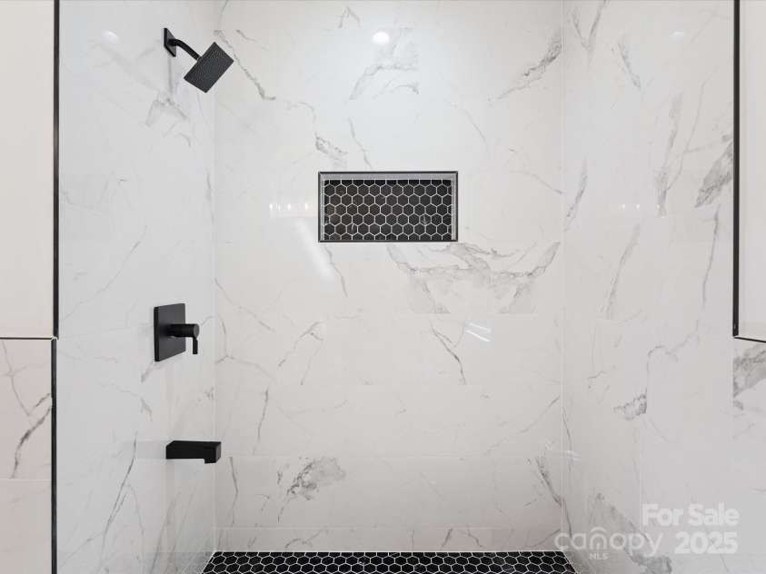 10728 Forest Drive, Matthews, NC 28105.  MLS# CAR4271015, YatesRealty ID 29307. 