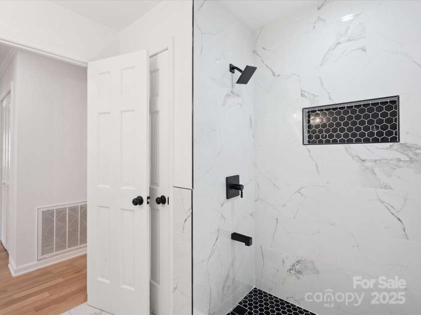 10728 Forest Drive, Matthews, NC 28105.  MLS# CAR4271015, YatesRealty ID 29307. 