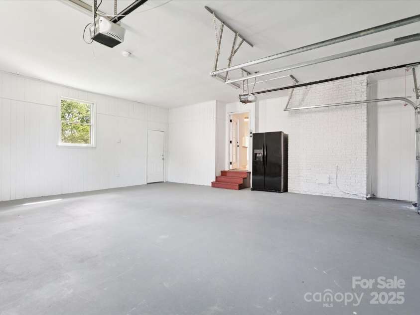 10728 Forest Drive, Matthews, NC 28105.  MLS# CAR4271015, YatesRealty ID 29307. 