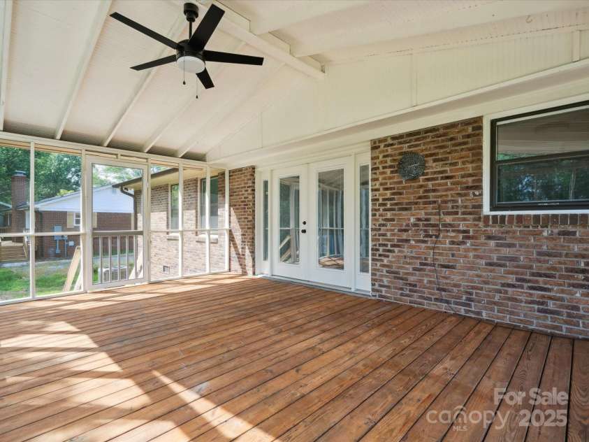 10728 Forest Drive, Matthews, NC 28105.  MLS# CAR4271015, YatesRealty ID 29307. 