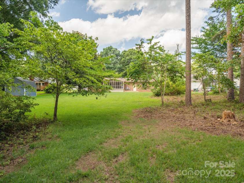 10728 Forest Drive, Matthews, NC 28105.  MLS# CAR4271015, YatesRealty ID 29307. 