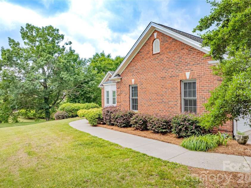 136 Windemere Isle Road, Statesville, NC 28677.  MLS# CAR4362583, YatesRealty ID 29307. 