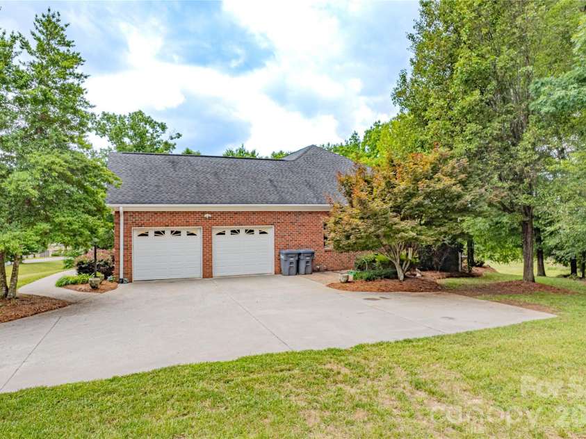 136 Windemere Isle Road, Statesville, NC 28677.  MLS# CAR4362583, YatesRealty ID 29307. 