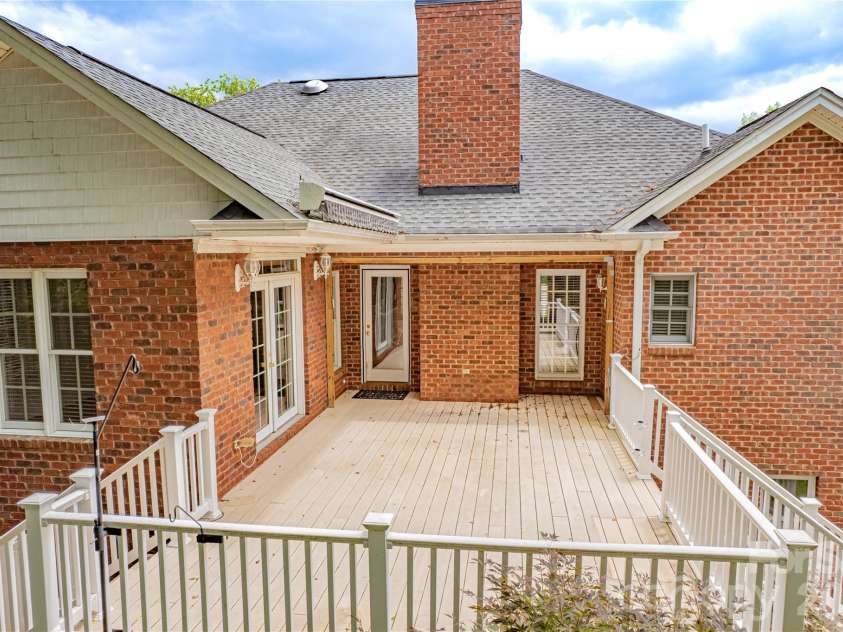 136 Windemere Isle Road, Statesville, NC 28677.  MLS# CAR4362583, YatesRealty ID 29307. 