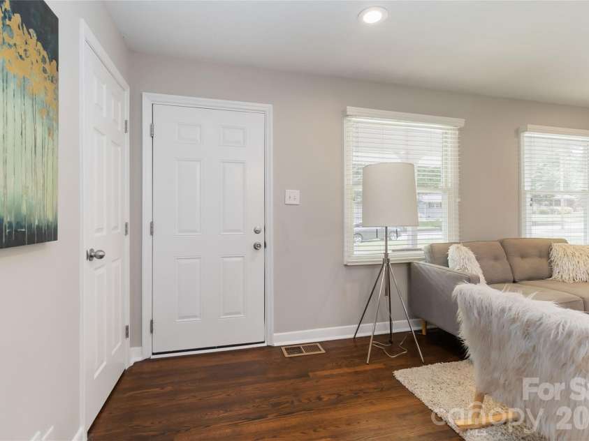 3526 Stonehaven Drive, Charlotte, NC 28215.  MLS# CAR4391236, YatesRealty ID 29308. 