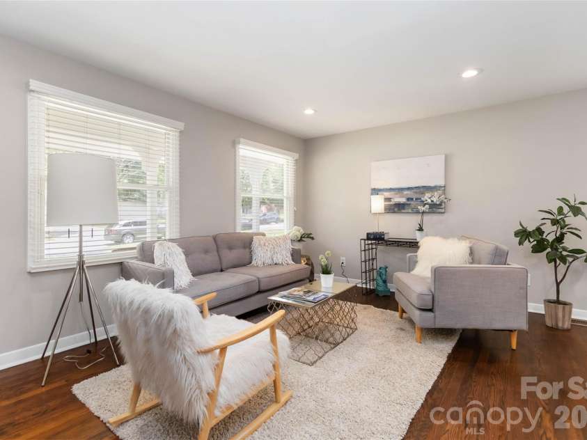 3526 Stonehaven Drive, Charlotte, NC 28215.  MLS# CAR4391236, YatesRealty ID 29308. 