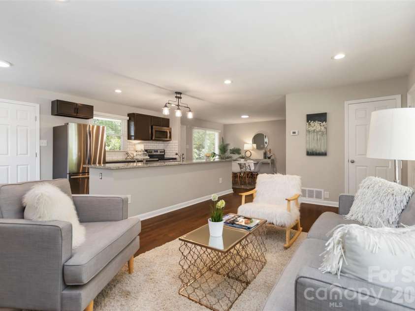 3526 Stonehaven Drive, Charlotte, NC 28215.  MLS# CAR4391236, YatesRealty ID 29308. 
