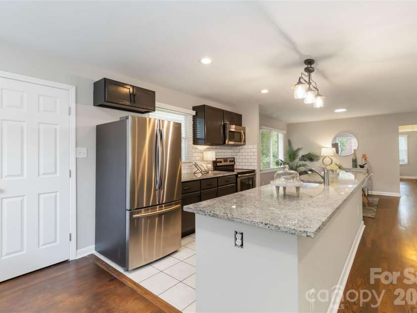 3526 Stonehaven Drive, Charlotte, NC 28215.  MLS# CAR4391236, YatesRealty ID 29308. 