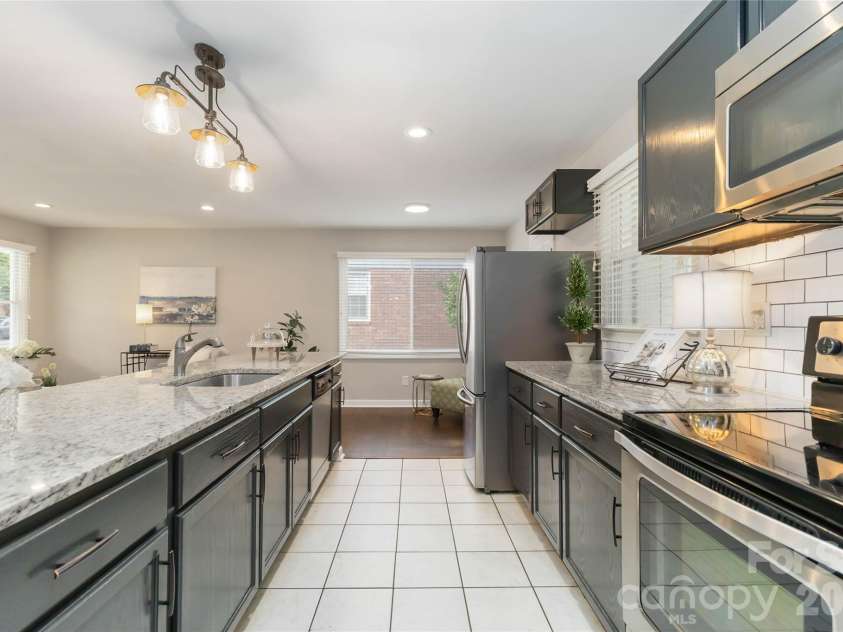 3526 Stonehaven Drive, Charlotte, NC 28215.  MLS# CAR4391236, YatesRealty ID 29308. 