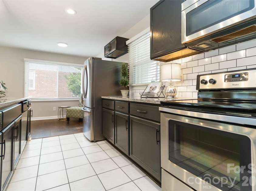 3526 Stonehaven Drive, Charlotte, NC 28215.  MLS# CAR4391236, YatesRealty ID 29308. 