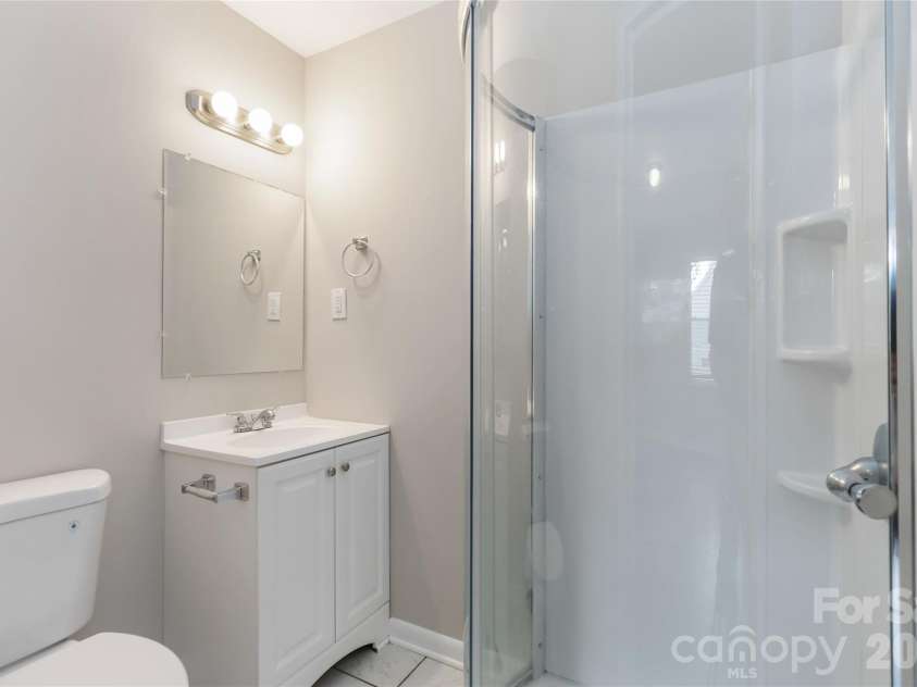 3526 Stonehaven Drive, Charlotte, NC 28215.  MLS# CAR4391236, YatesRealty ID 29308. Full bathroom 2