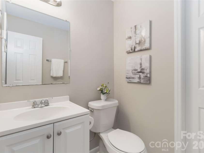 3526 Stonehaven Drive, Charlotte, NC 28215.  MLS# CAR4391236, YatesRealty ID 29308. Half bath in hall