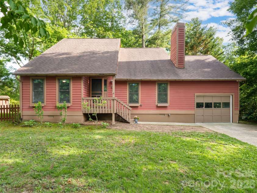 1 Oak Leaf Drive, Fletcher, NC 28732.  MLS# CAR4391386, YatesRealty ID 29309. 