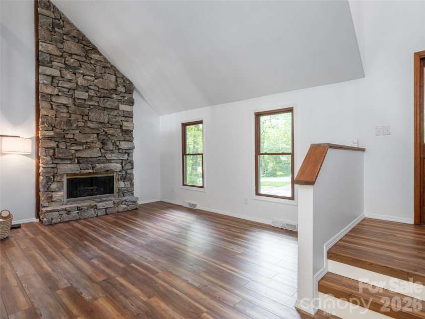 1 Oak Leaf Drive, Fletcher, NC 28732.  MLS# CAR4391386, YatesRealty ID 29309. 