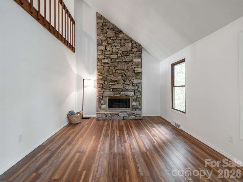1 Oak Leaf Drive, Fletcher, NC 28732.  MLS# CAR4391386, YatesRealty ID 29309. 