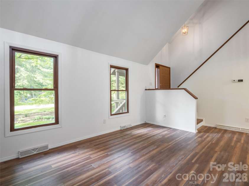 1 Oak Leaf Drive, Fletcher, NC 28732.  MLS# CAR4391386, YatesRealty ID 29309. 