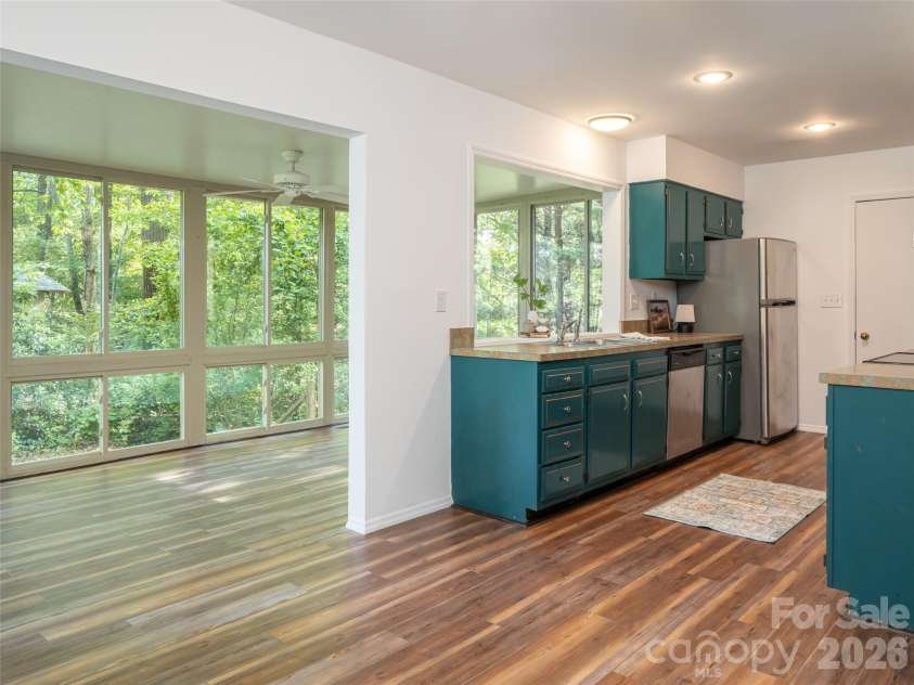 1 Oak Leaf Drive, Fletcher, NC 28732.  MLS# CAR4391386, YatesRealty ID 29309. 