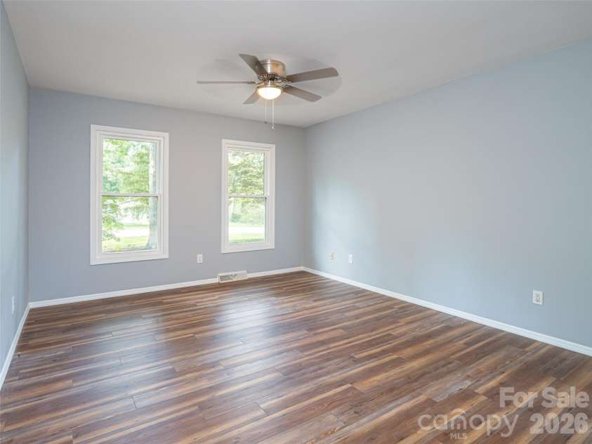 1 Oak Leaf Drive, Fletcher, NC 28732.  MLS# CAR4391386, YatesRealty ID 29309. 