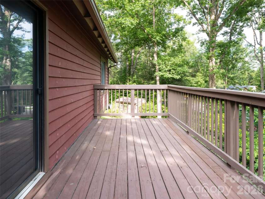 1 Oak Leaf Drive, Fletcher, NC 28732.  MLS# CAR4391386, YatesRealty ID 29309. 