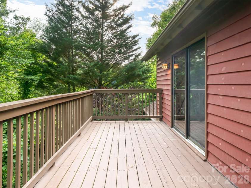 1 Oak Leaf Drive, Fletcher, NC 28732.  MLS# CAR4391386, YatesRealty ID 29309. 