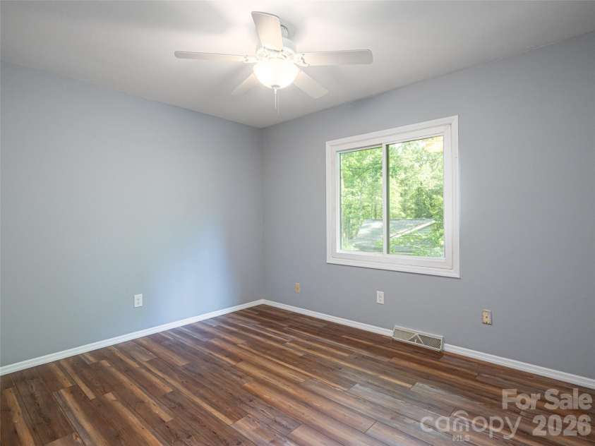 1 Oak Leaf Drive, Fletcher, NC 28732.  MLS# CAR4391386, YatesRealty ID 29309. 