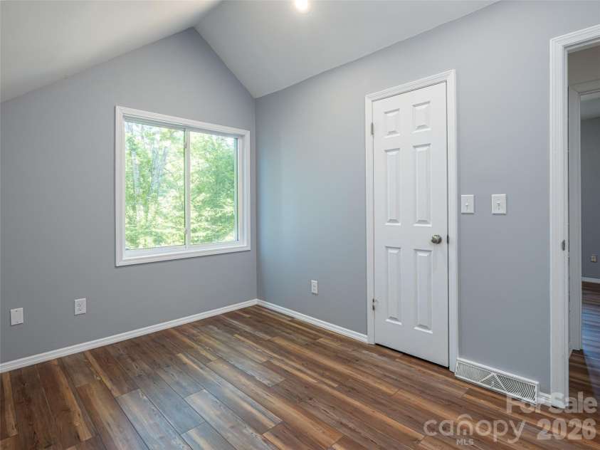 1 Oak Leaf Drive, Fletcher, NC 28732.  MLS# CAR4391386, YatesRealty ID 29309. 