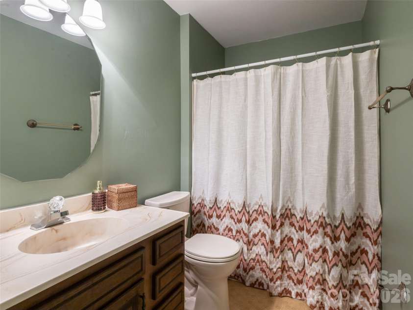 1 Oak Leaf Drive, Fletcher, NC 28732.  MLS# CAR4391386, YatesRealty ID 29309. 
