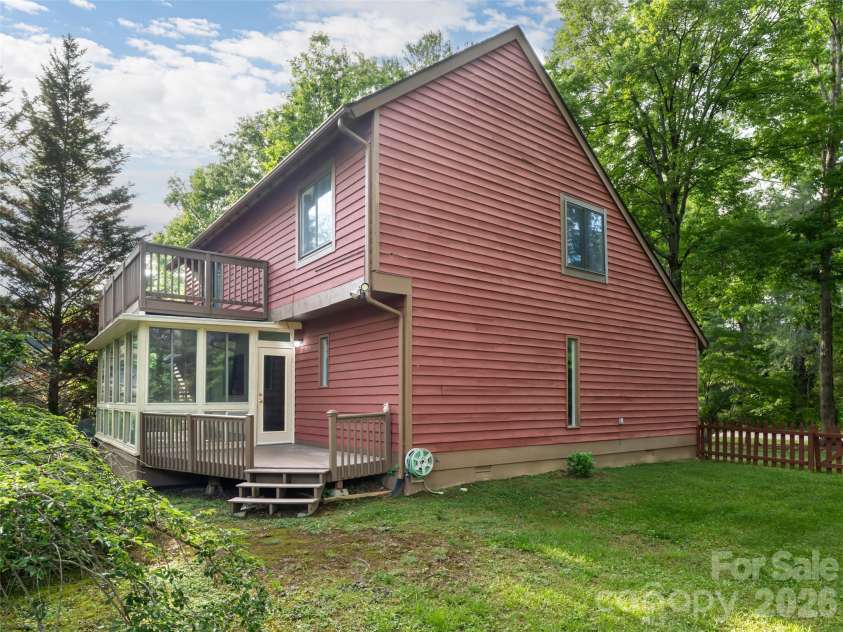 1 Oak Leaf Drive, Fletcher, NC 28732.  MLS# CAR4391386, YatesRealty ID 29309. 