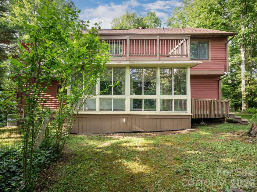 1 Oak Leaf Drive, Fletcher, NC 28732.  MLS# CAR4391386, YatesRealty ID 29309. 