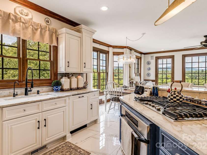 76 Bradford Vista, Fletcher, NC 28732.  MLS# CAR4279967, YatesRealty ID 29309. 