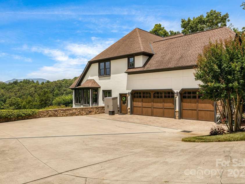 76 Bradford Vista, Fletcher, NC 28732.  MLS# CAR4279967, YatesRealty ID 29309. 