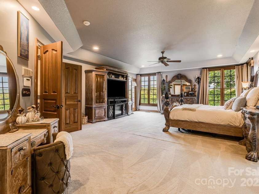 76 Bradford Vista, Fletcher, NC 28732.  MLS# CAR4279967, YatesRealty ID 29309. Main Level Primary Bedroom