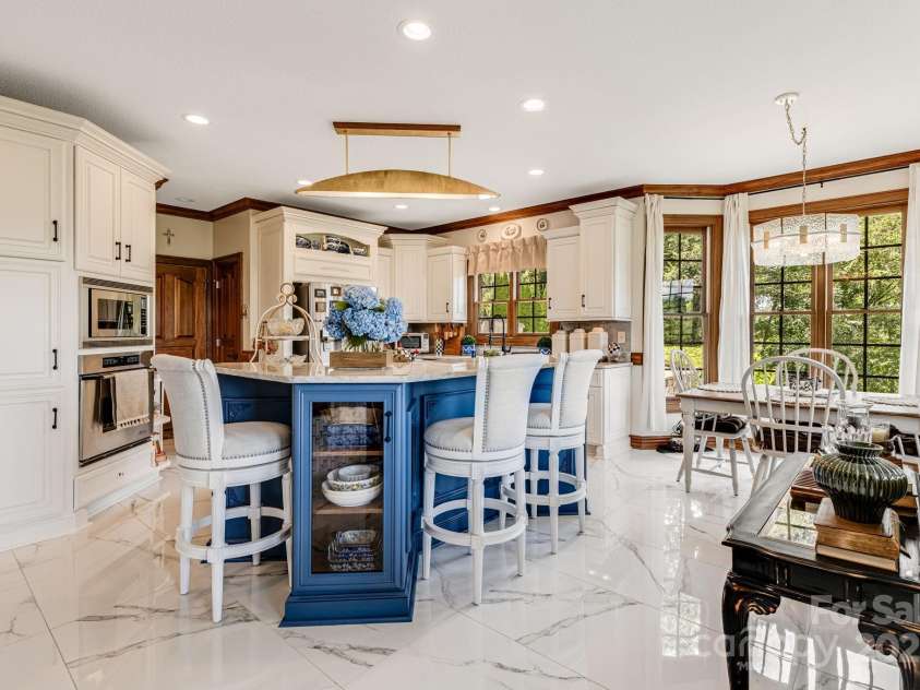 76 Bradford Vista, Fletcher, NC 28732.  MLS# CAR4279967, YatesRealty ID 29309. Modern Kitchen