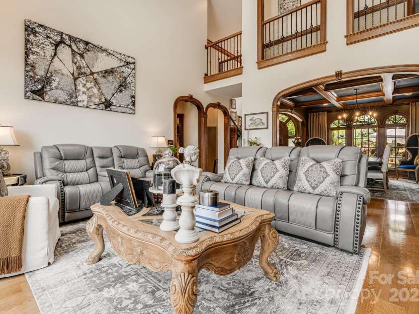 76 Bradford Vista, Fletcher, NC 28732.  MLS# CAR4279967, YatesRealty ID 29309. Spacious Living Room