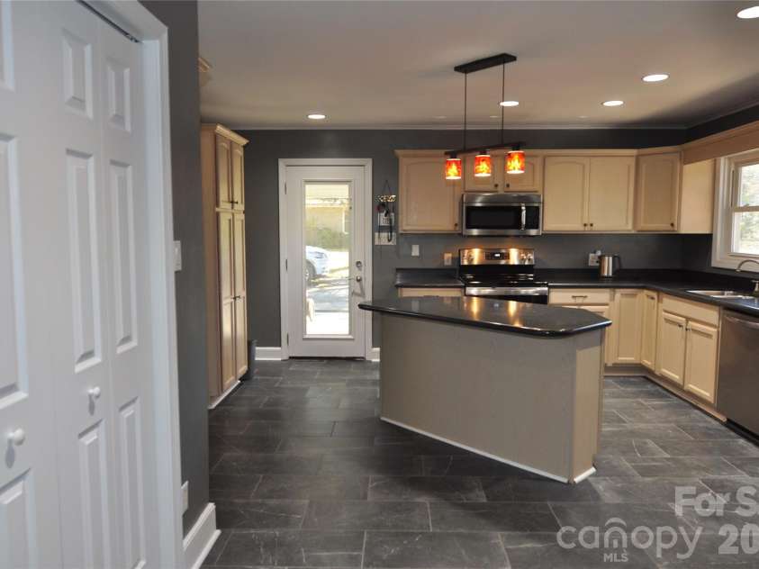 109 Shamrock Drive, Chester, SC 29706.  MLS# CAR4342037, YatesRealty ID 2931. 