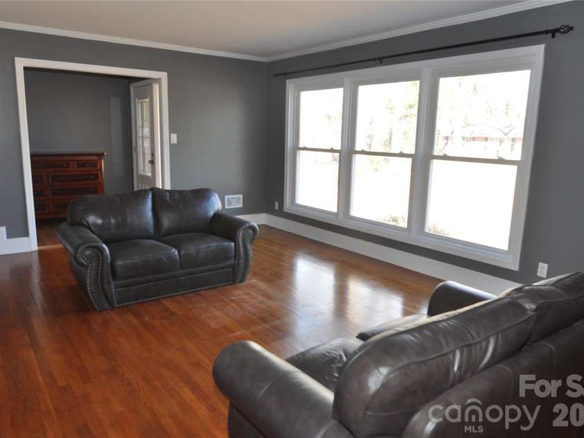 109 Shamrock Drive, Chester, SC 29706.  MLS# CAR4342037, YatesRealty ID 2931. 