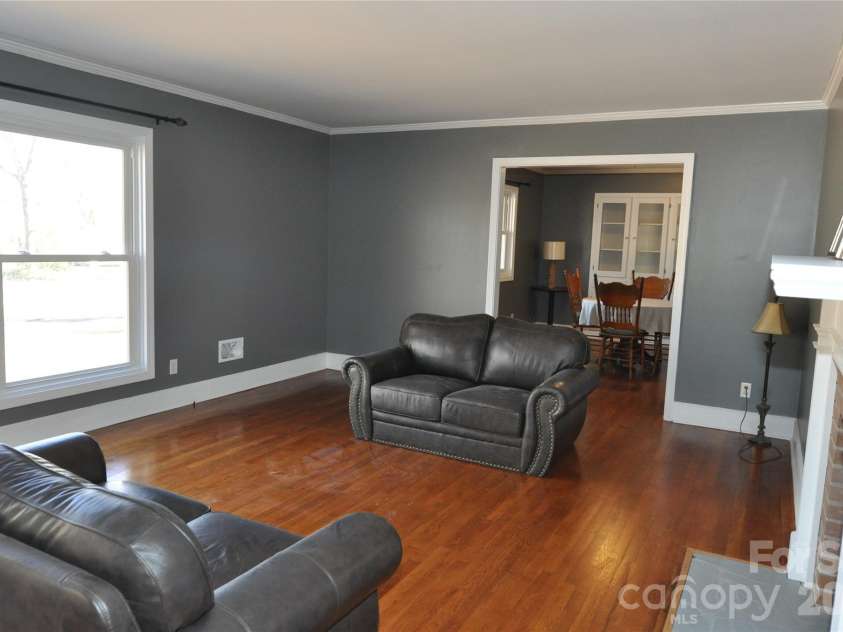 109 Shamrock Drive, Chester, SC 29706.  MLS# CAR4342037, YatesRealty ID 2931. 