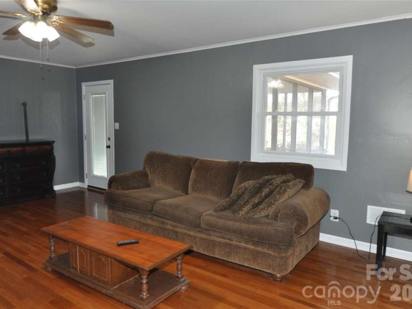 109 Shamrock Drive, Chester, SC 29706.  MLS# CAR4342037, YatesRealty ID 2931. 