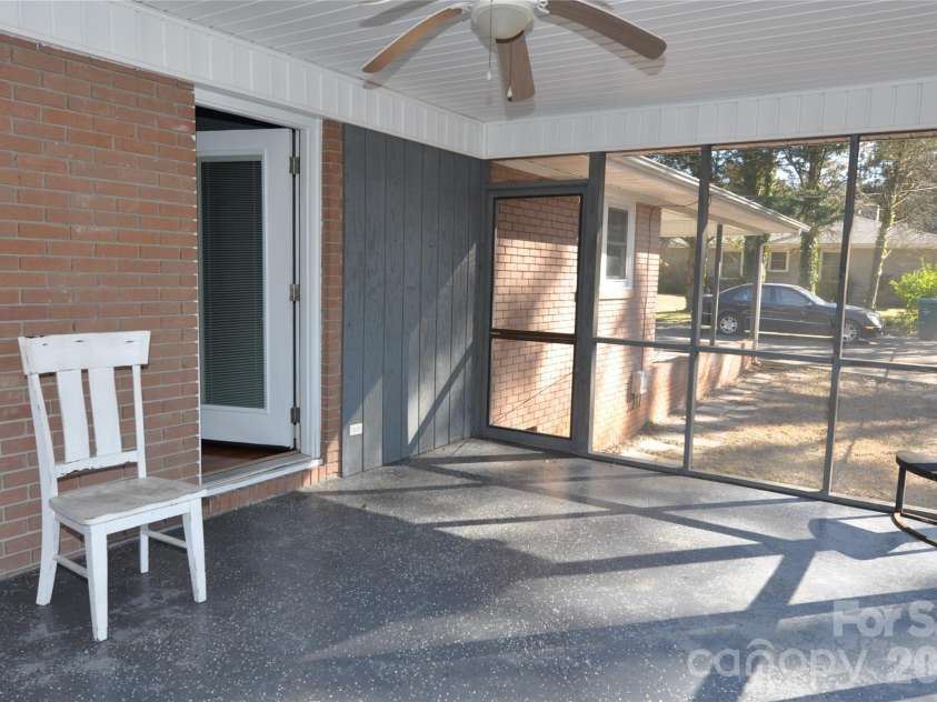109 Shamrock Drive, Chester, SC 29706.  MLS# CAR4342037, YatesRealty ID 2931. 