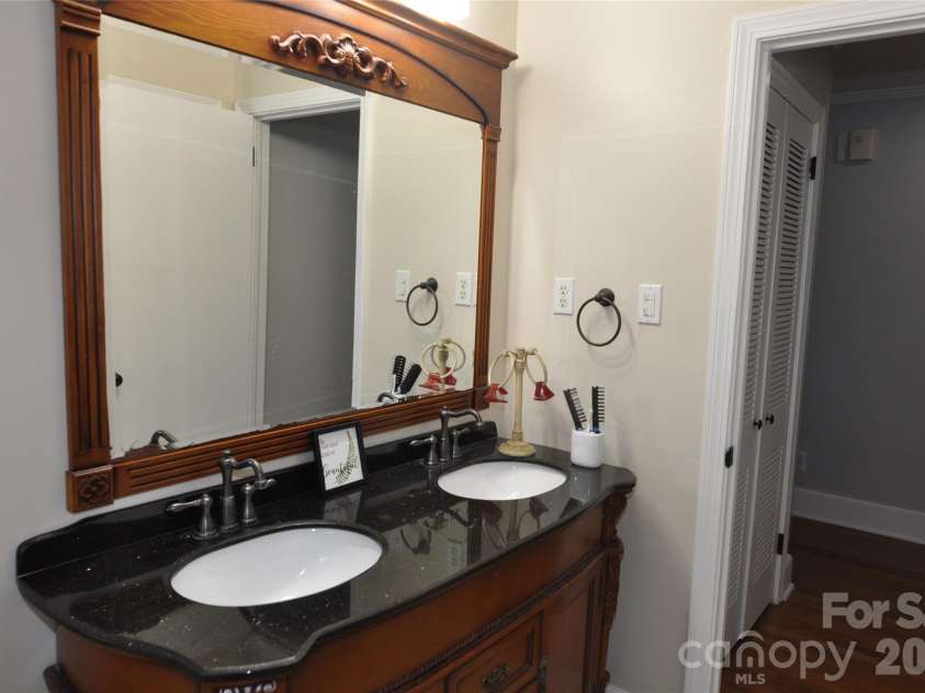 109 Shamrock Drive, Chester, SC 29706.  MLS# CAR4342037, YatesRealty ID 2931. 