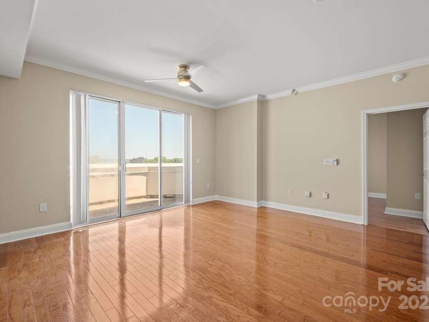 300 5th Street, Charlotte, NC 28202.  MLS# CAR4264363, YatesRealty ID 2931. 